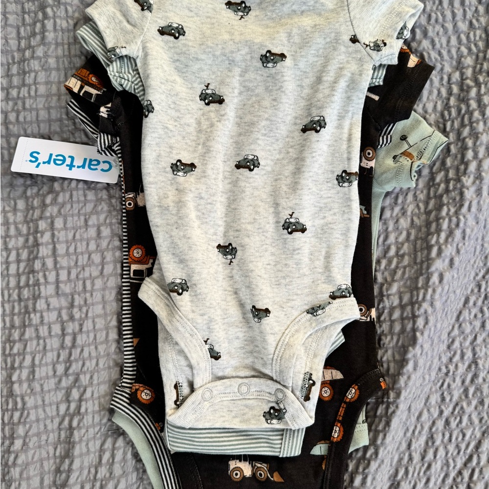 ⚠️Carter's 5 Onesie Set⚠️ - Picture 2 of 2